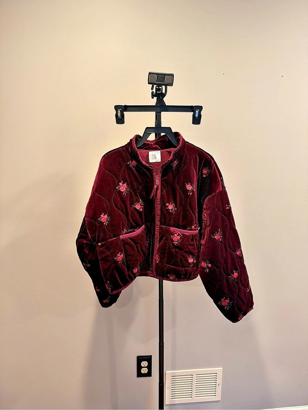 Altar’d State Velvet Floral Quilted Jacket in Burgundy Size XS NWT - Picture 6 of 7